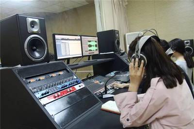 藝術(shù)與傳媒系專業(yè)解讀 視覺(jué)傳達(dá)設(shè)計(jì)、環(huán)境設(shè)計(jì)、播音與主持藝術(shù)、廣播電視編導(dǎo)